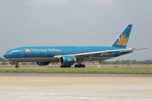 vn-800px-vietnam-airlines-boeing-777-200er-vn-a141-sgn-2008-4-6