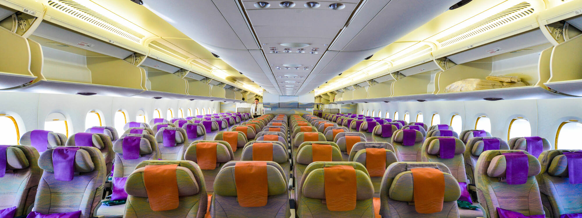 Flugzeugkabine Emirates Airlines Economy Klasse