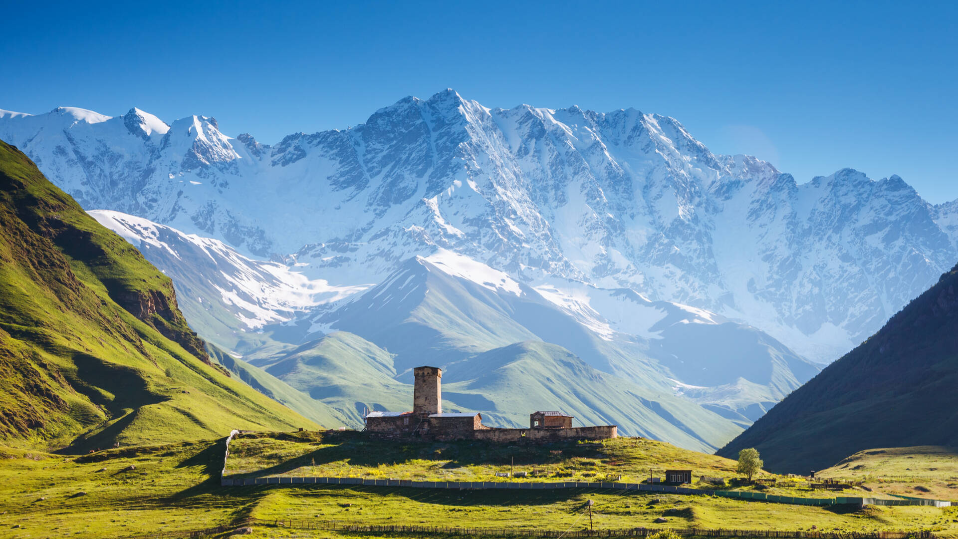 Georgien, Dorf Ushguli am Fuße des Schkhara