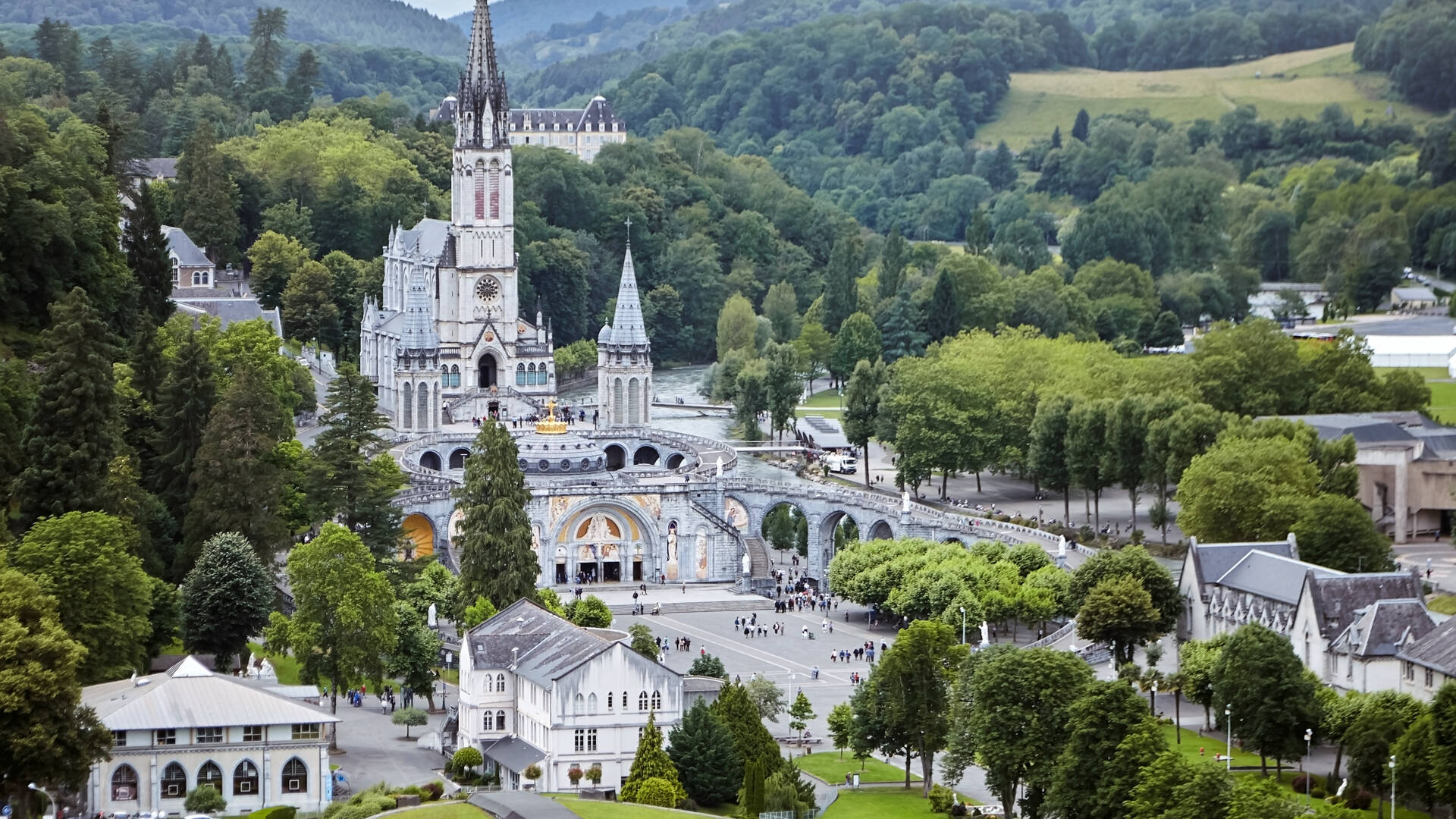 Lourdes Reisen und Billigflug – Frankreich – Hotels und Flug nach Lourdes