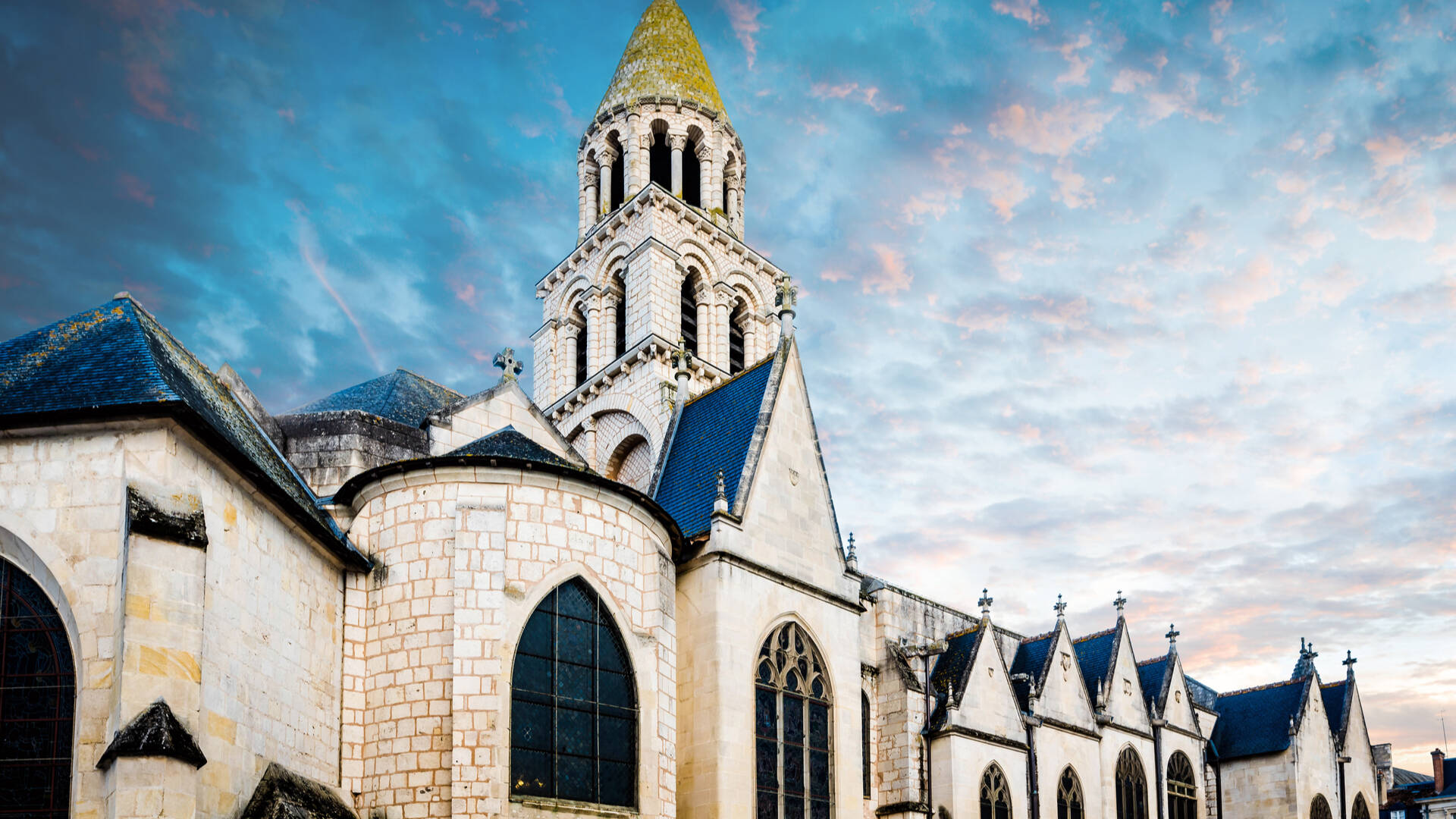 Poitiers Reisen und Billigflug – Frankreich – Hotels und Flug nach Poitiers