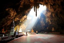 petchaburi_in_einer_hoehle